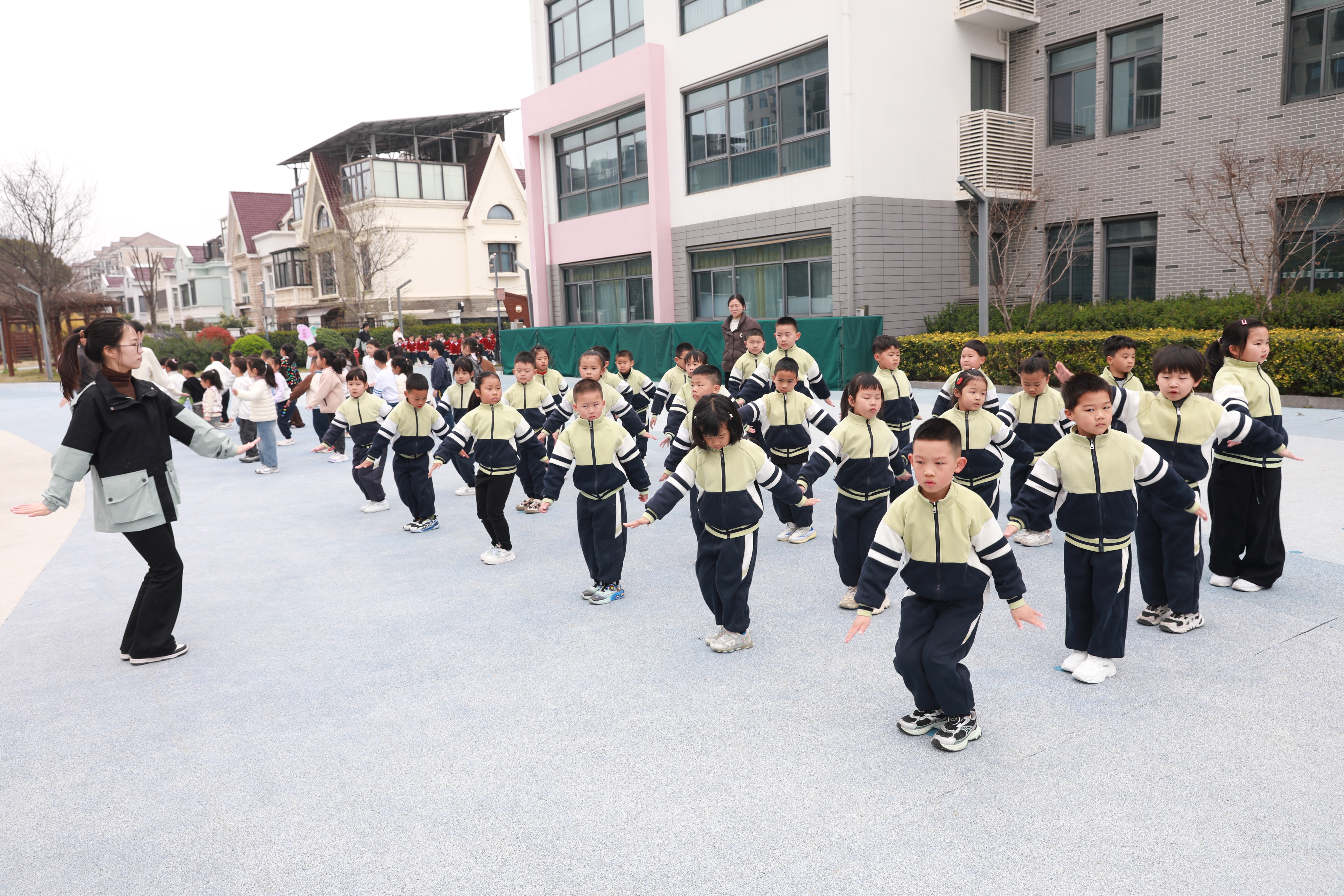 快乐律动展风采，阳光运动促成长